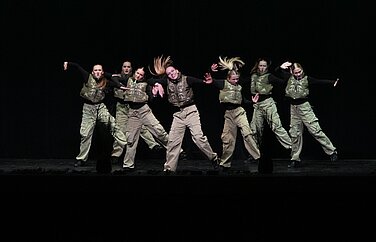 Mit hippen Beats und coolen Moves überzeugten die Hip-Hop-Formationen der Tanzschule Corazón. Foto: Michael Lindner/Stadt Günzburg