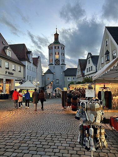 Der Kathreinmarkt am 24. November belebt als letzter Jahrmarkt des Jahres wieder die historische Altstadt Günzburgs. Foto: Stadt Günzburg