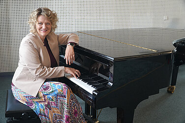 Anja Baldauf leitet seit Oktober 2024 die Städtische Musikschule Günzburg. Foto: Michael Lindner/Stadt Günzburg