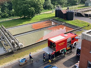 Unbekannte leiteten verbotenerweise 10.000 Liter Heizöl in das öffentliche Kanalnetz ein. Foto: Lothar Böck/ Stadtwerke Günzburg